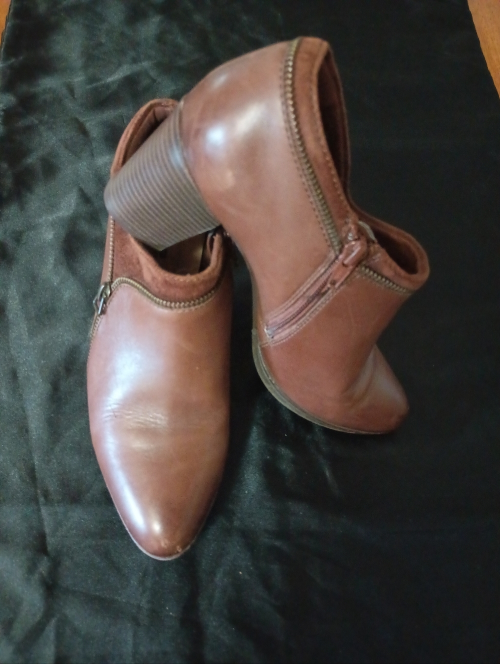 Clark's Shoes. Brown. Block Heel. Women's 8